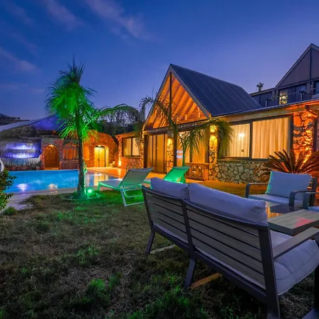 Lueks Dinlenme Selale Kaydirak Havuzu Manzaralar Villa Fethiye