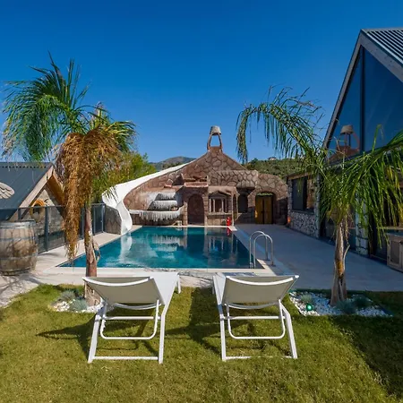 Villa Lueks Dinlenme Selale Kaydirak Havuzu Manzaralar Fethiye