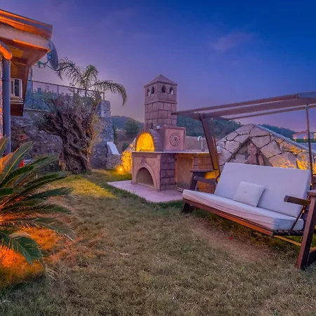 Lueks Dinlenme Selale Kaydirak Havuzu Manzaralar Villa Fethiye