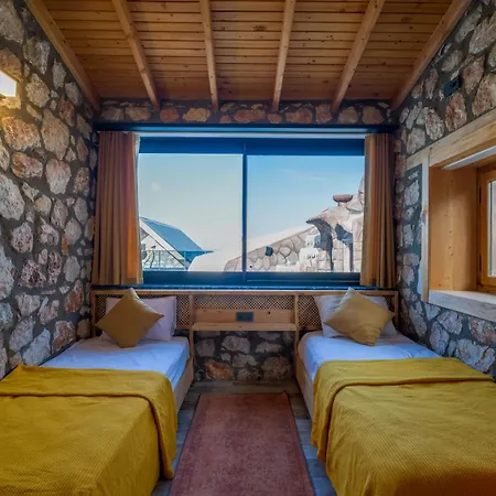 Lueks Dinlenme Selale Kaydirak Havuzu Manzaralar Fethiye